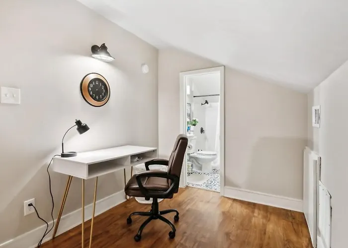 Is Your Away From In The Heart Of Fortworth Holiday home Fort Worth