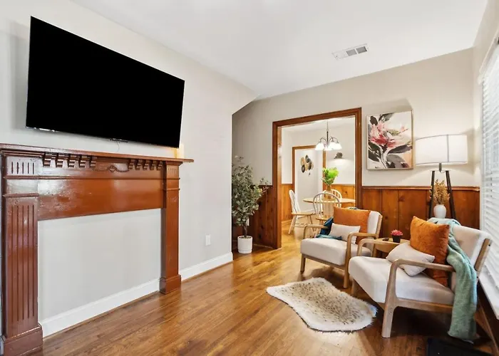Is Your Away From In The Heart Of Fortworth Holiday home Fort Worth
