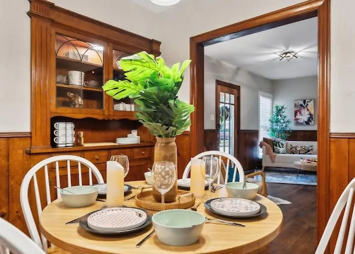 Is Your Away From In The Heart Of Fortworth Holiday home