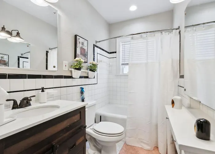 Is Your Away From In The Heart Of Fortworth Holiday home *