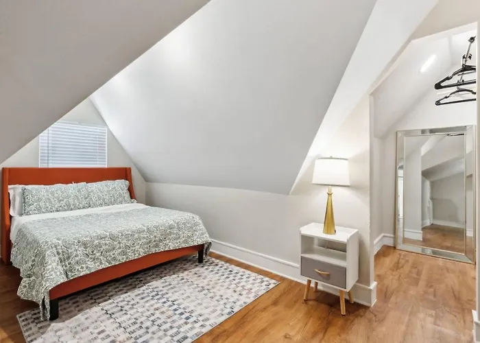 Is Your Away From In The Heart Of Fortworth Holiday home Fort Worth