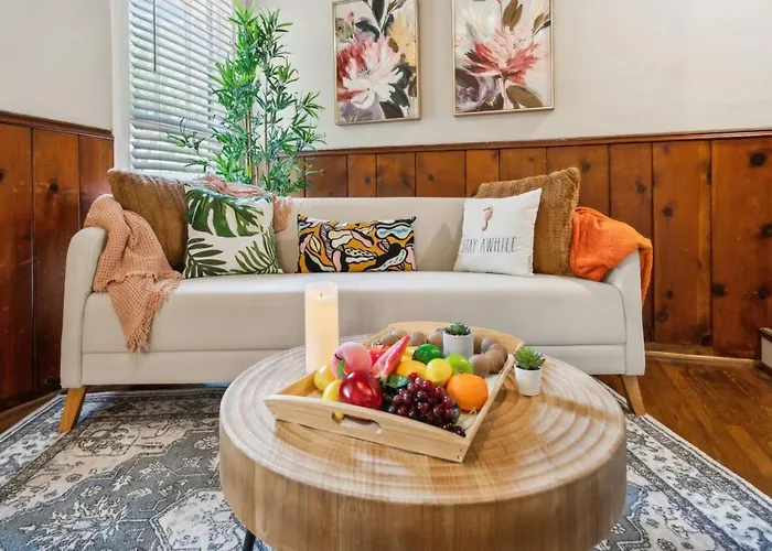 Is Your Away From In The Heart Of Fortworth Holiday home Fort Worth